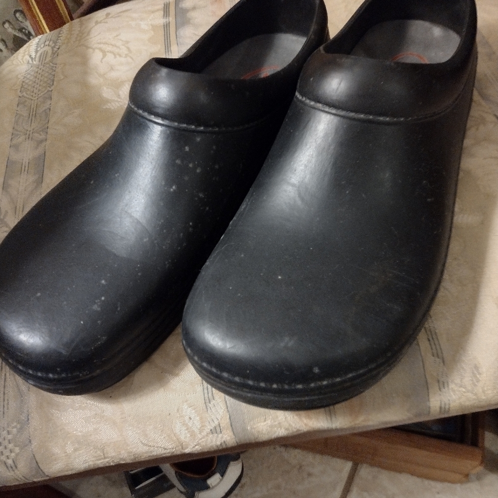 Klogs Men's Black Slip-On Loafers